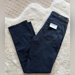 AG Jeans ©
Alexxis Vintage High-Rise Straight in
Showbox
